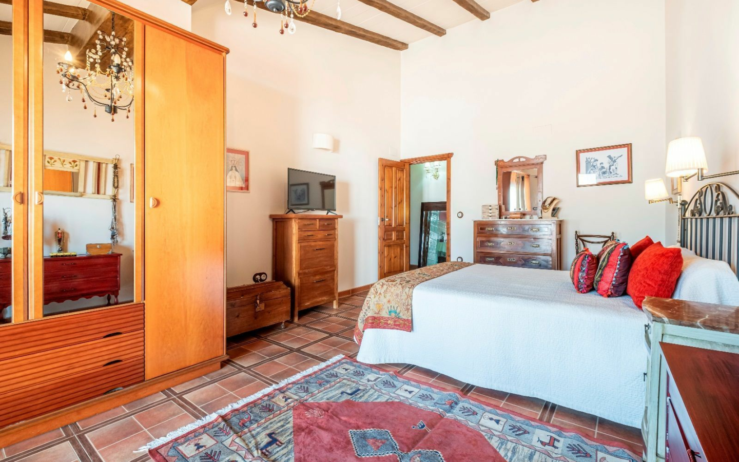 5-bedroom House In Pinoso, Spain (289 M²)