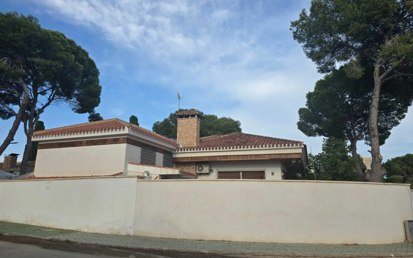7-bedroom Villa In Orihuela Costa, Spain (230 M²)