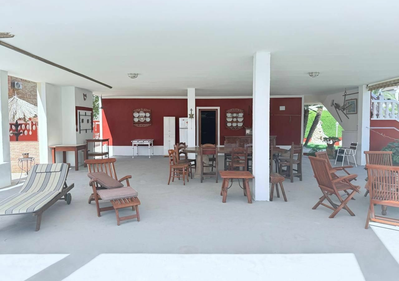 5-bedroom Villa In Pilar De La Horadada, Spain (280 M²)