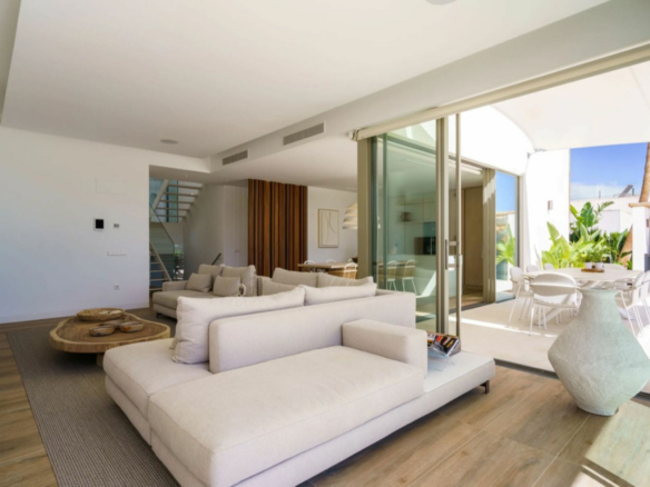 5-bedroom Villa In San Miguel De Salinas, Spain (241 M²)