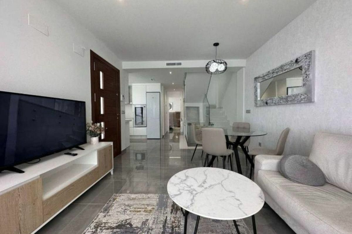 3-bedroom Villa In Torrevieja, Spain (197 M²)