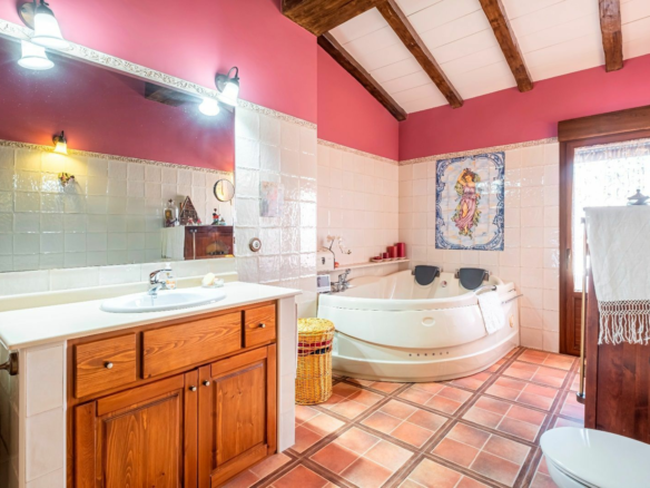5-bedroom House In Pinoso, Spain (289 M²)