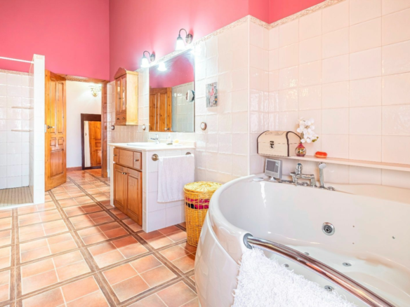 5-bedroom House In Pinoso, Spain (289 M²)