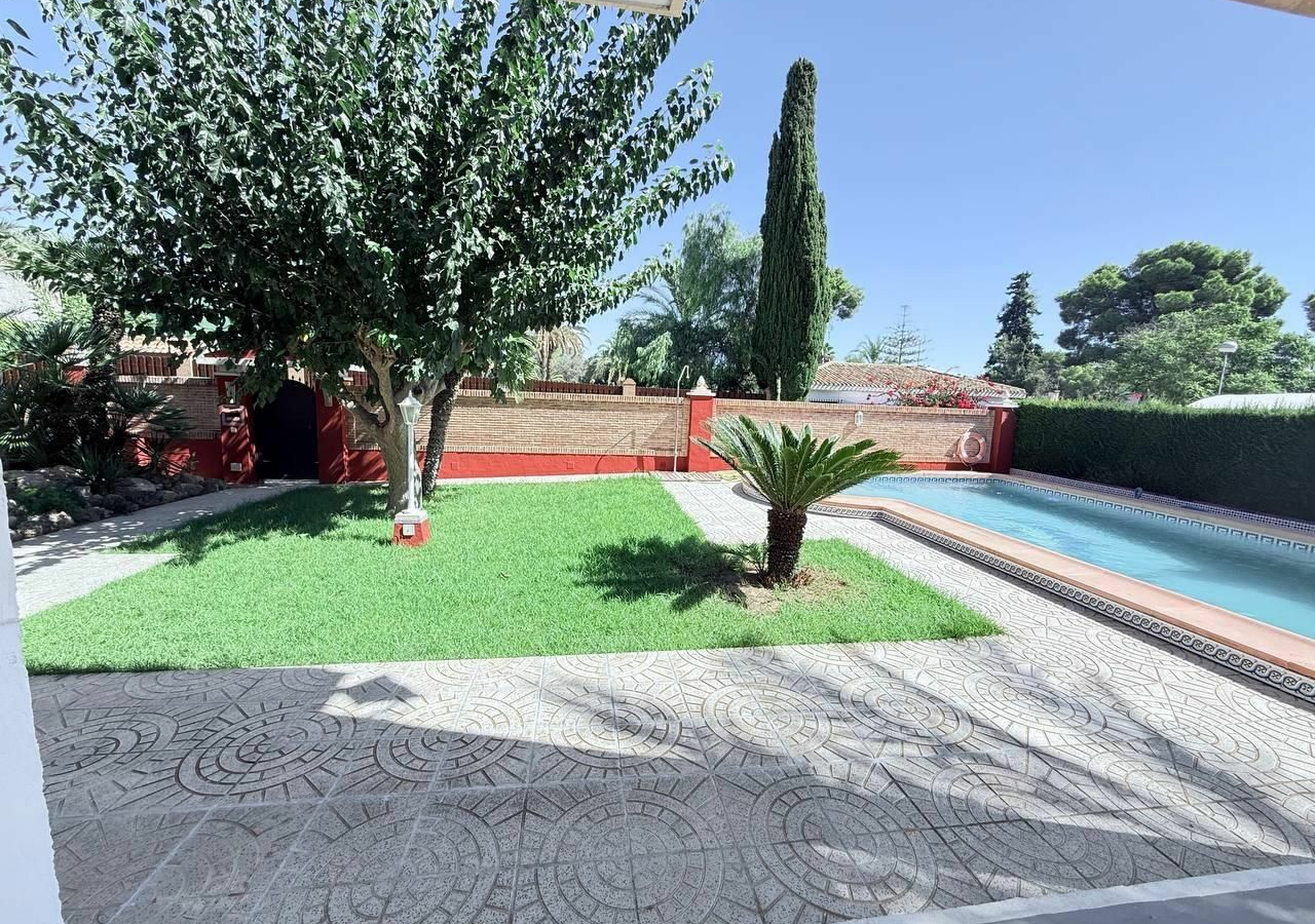 5-bedroom Villa In Pilar De La Horadada, Spain (280 M²)