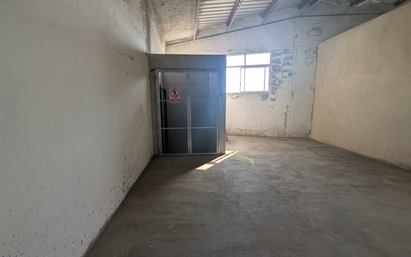 Industrial Unit In Elche, Spain (480 M²)