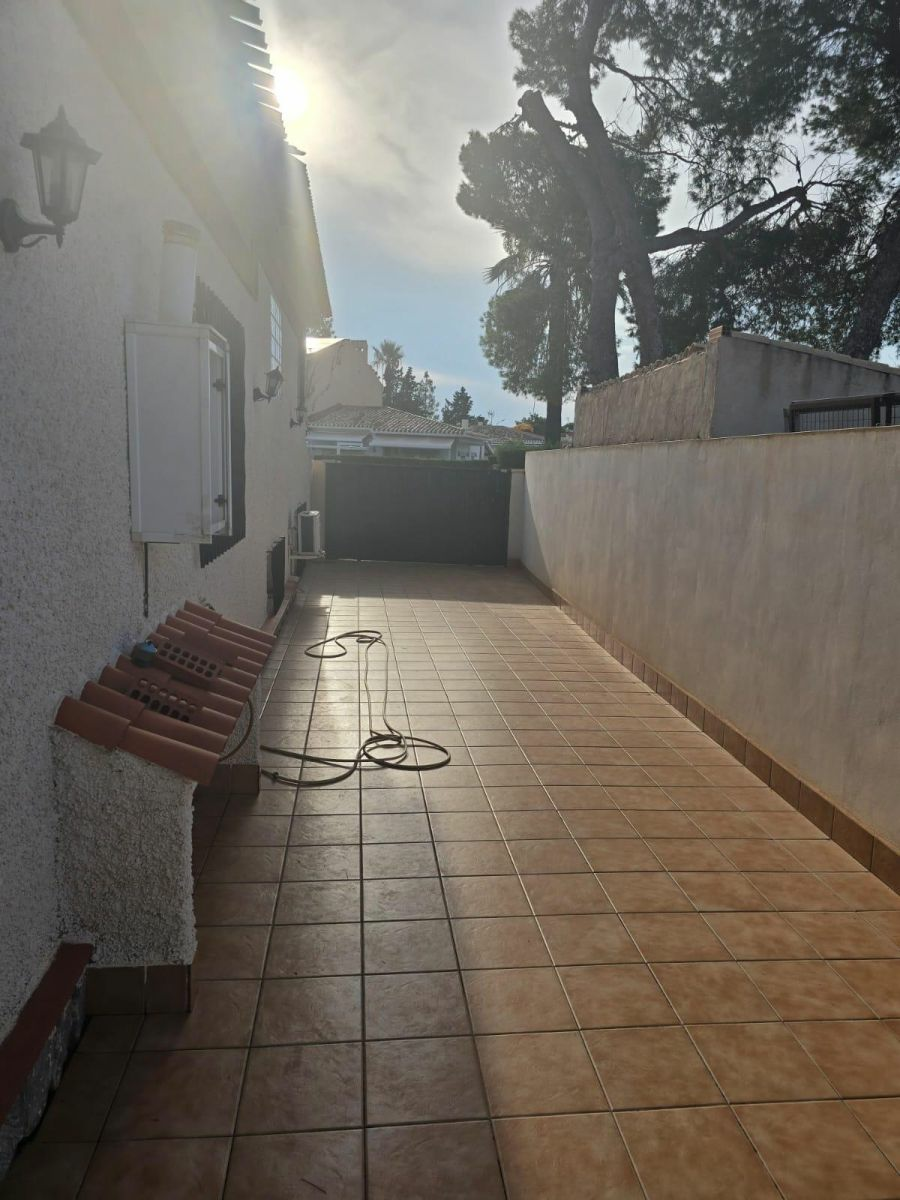 7-bedroom Villa In Orihuela Costa, Spain (230 M²)