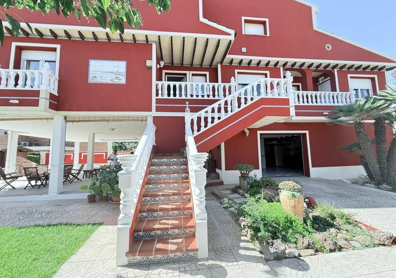 5-bedroom Villa In Pilar De La Horadada, Spain (280 M²)