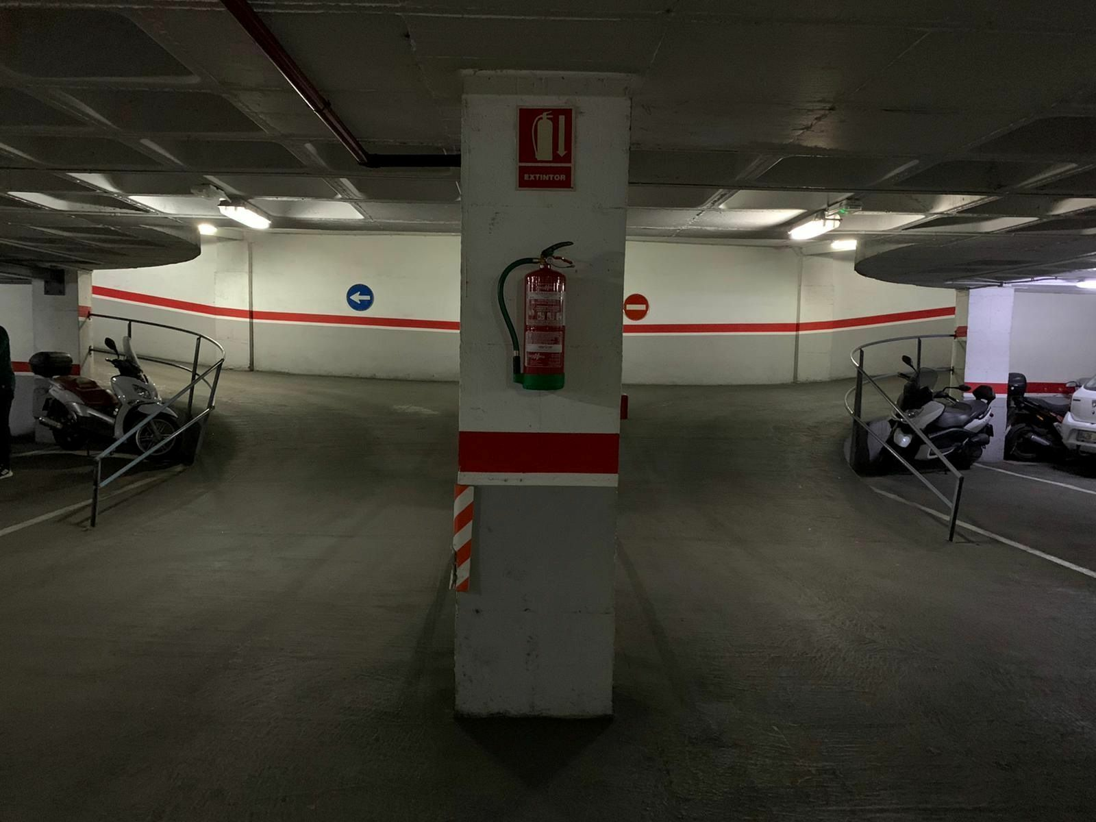 2-8-782a88 Garage In Elche, Spain (18 M²)