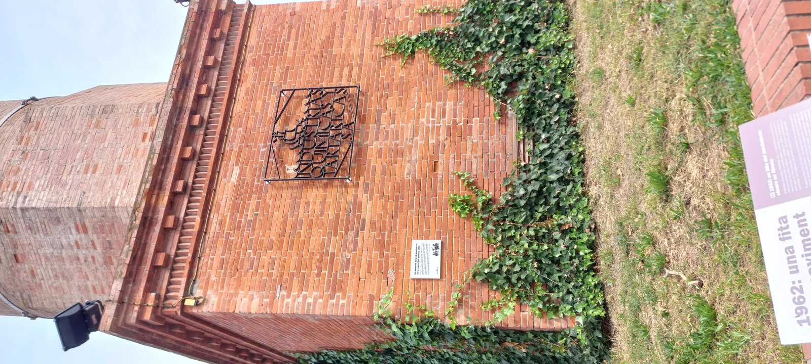 Commercial In Girona, Spain (81 M²)
