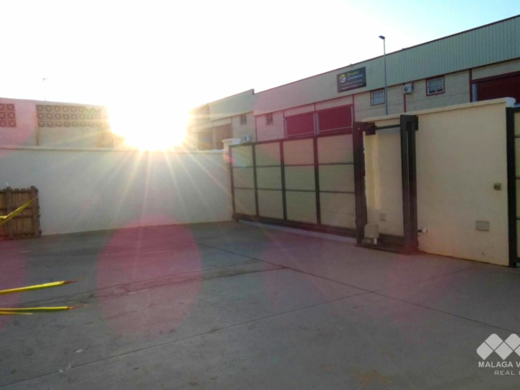 5-bedroom Industrial In Alhaurín De La Torre, Spain (140 M²)