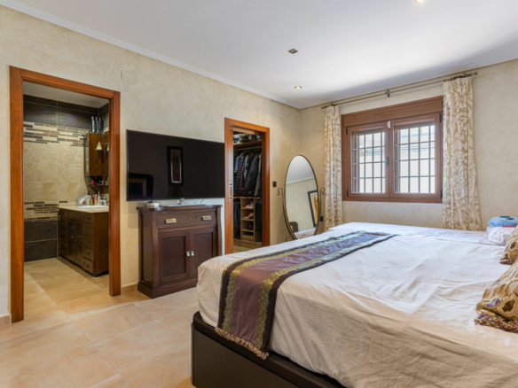 4-bedroom Villa In Los Montesinos, Spain (417 M²)