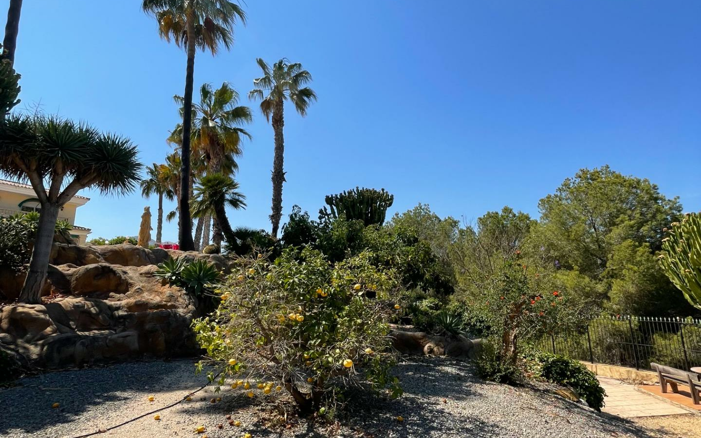 7-bedroom House In L’alfas Del Pi, Spain (972 M²)
