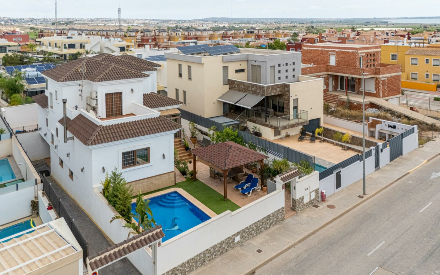 4-bedroom Villa In Los Montesinos, Spain (417 M²)