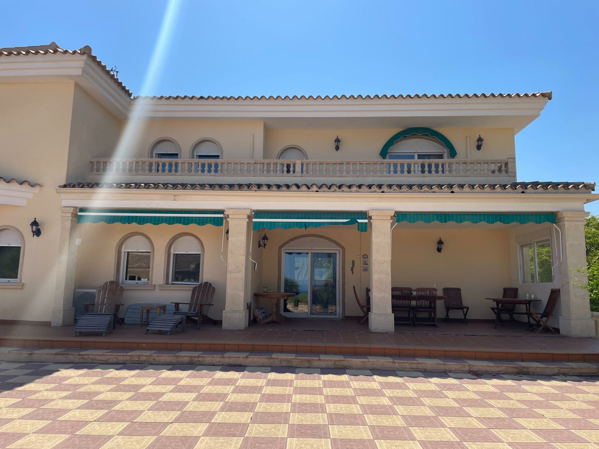 7-bedroom House In L’alfas Del Pi, Spain (972 M²)