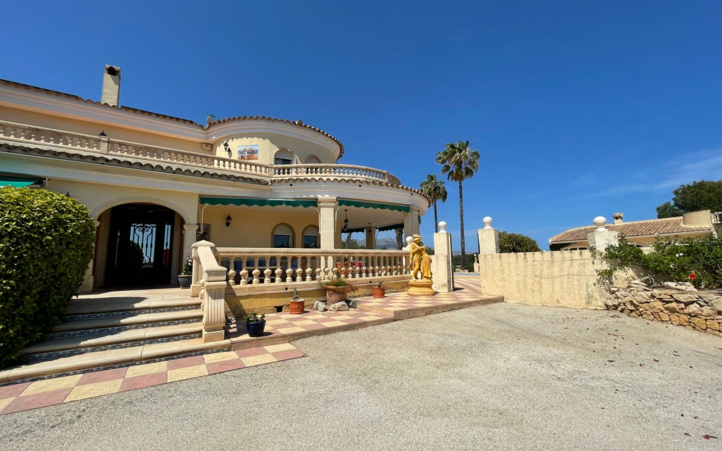 7-bedroom House In L’alfas Del Pi, Spain (972 M²)