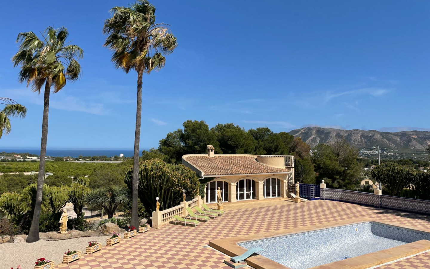 7-bedroom House In L’alfas Del Pi, Spain (972 M²)