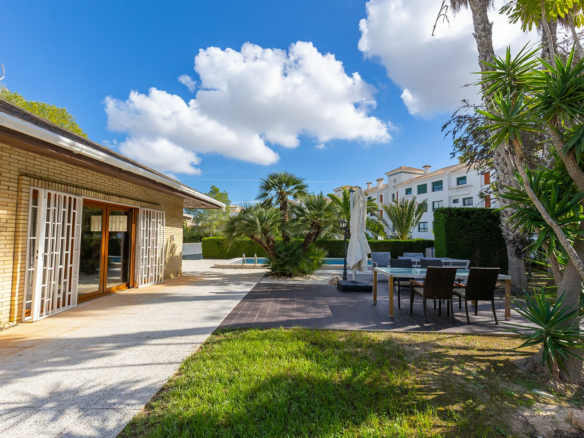 5-bedroom Villa In Orihuela Costa, Spain (366 M²)