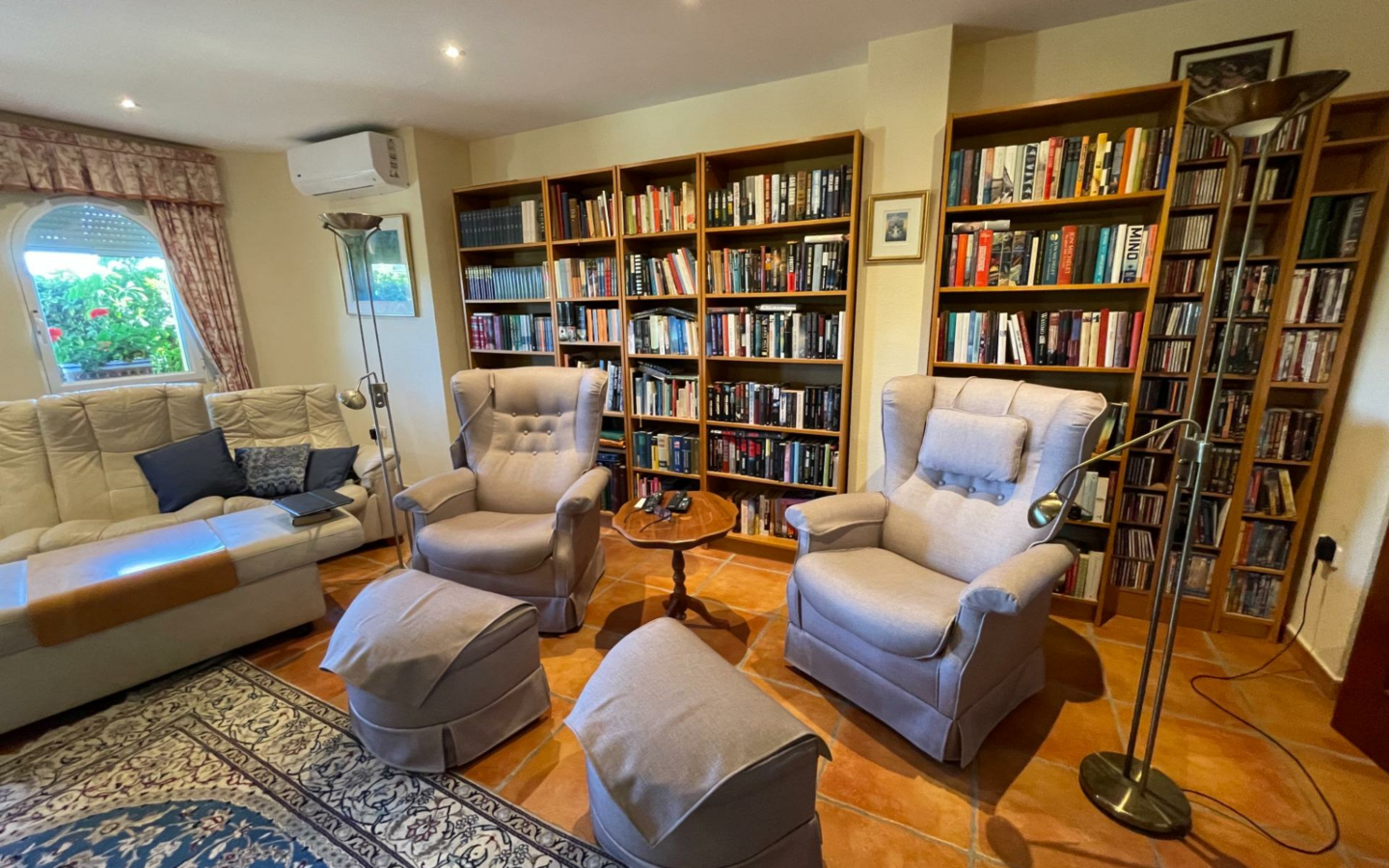 7-bedroom House In L’alfas Del Pi, Spain (972 M²)