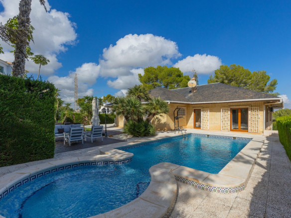 5-bedroom Villa In Orihuela Costa, Spain (366 M²)