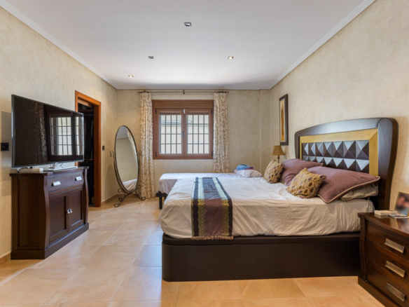 4-bedroom Villa In Los Montesinos, Spain (417 M²)