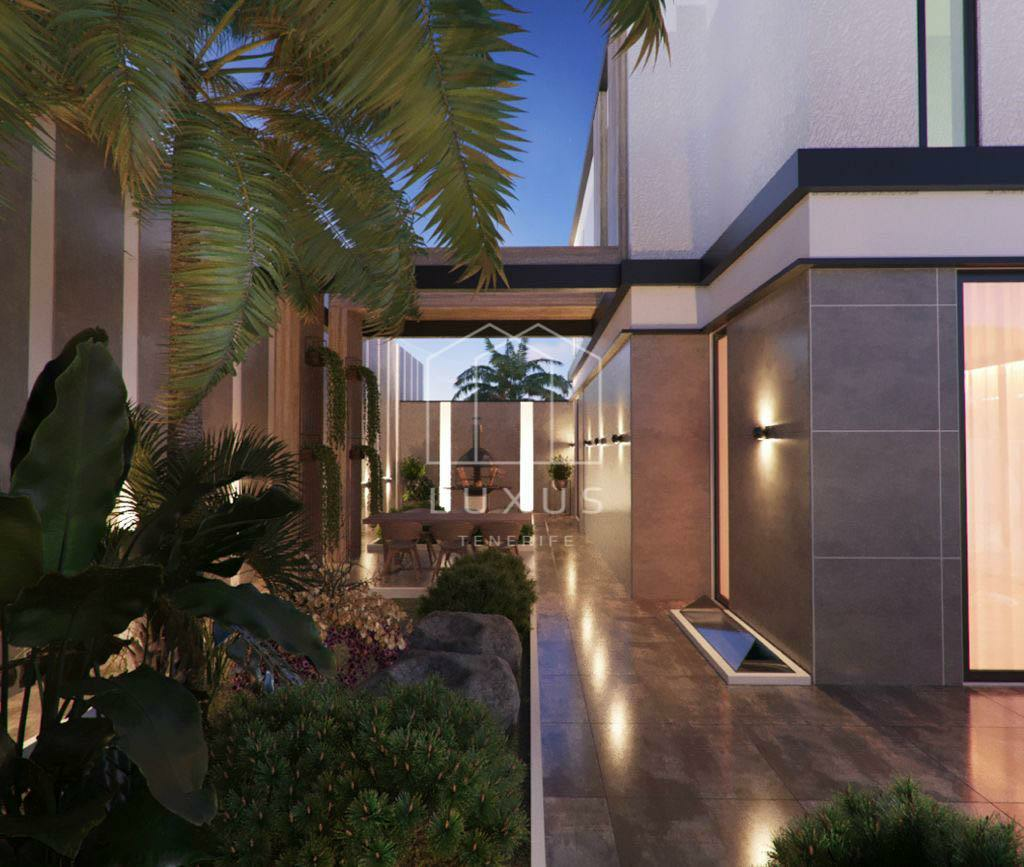 5-bedroom Villa In Costa Adeje, Spain (325 M²)