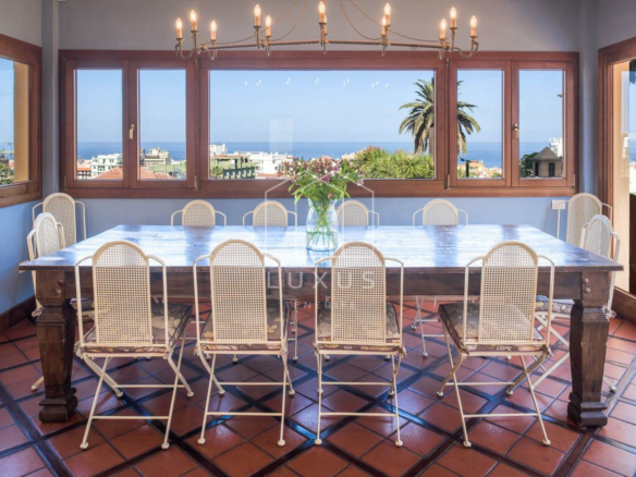 4-bedroom Villa In Puerto De La Cruz, Spain (350 M²)