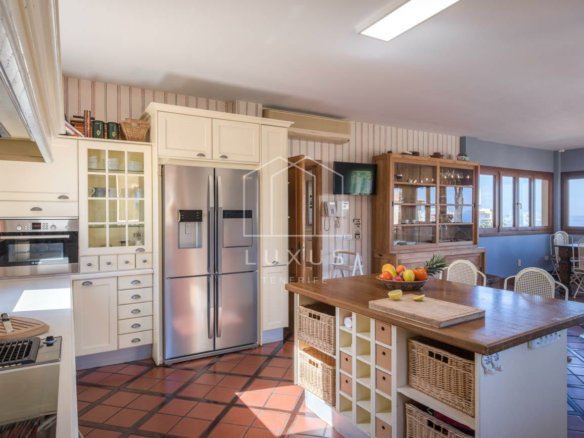 4-bedroom Villa In Puerto De La Cruz, Spain (350 M²)