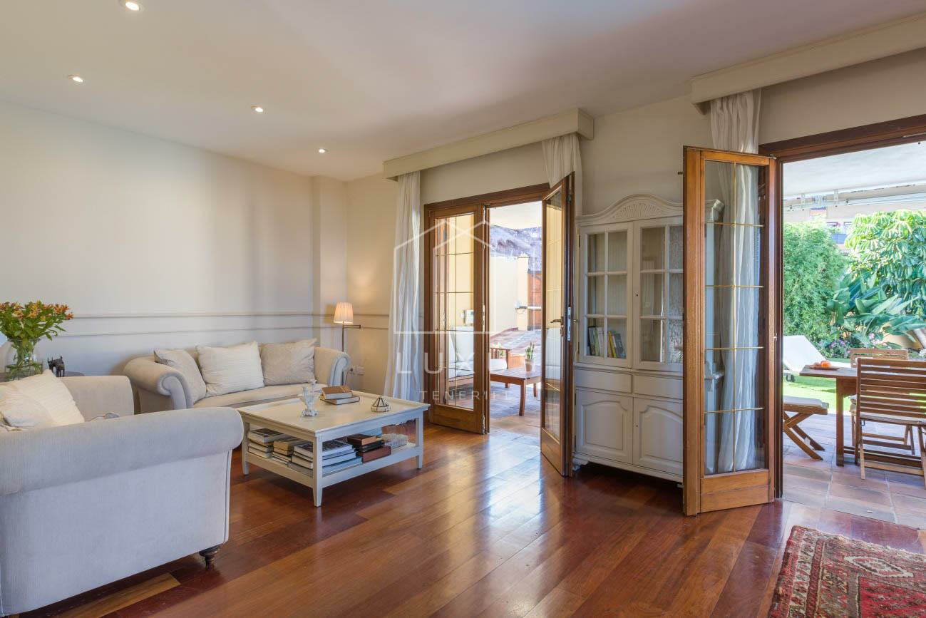 4-bedroom Villa In Puerto De La Cruz, Spain (350 M²)