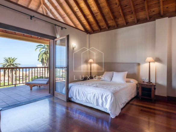 4-bedroom Villa In Puerto De La Cruz, Spain (350 M²)