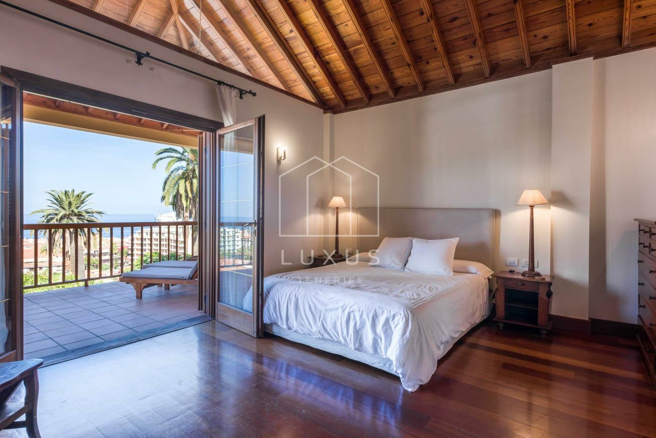 4-bedroom Villa In Puerto De La Cruz, Spain (350 M²)