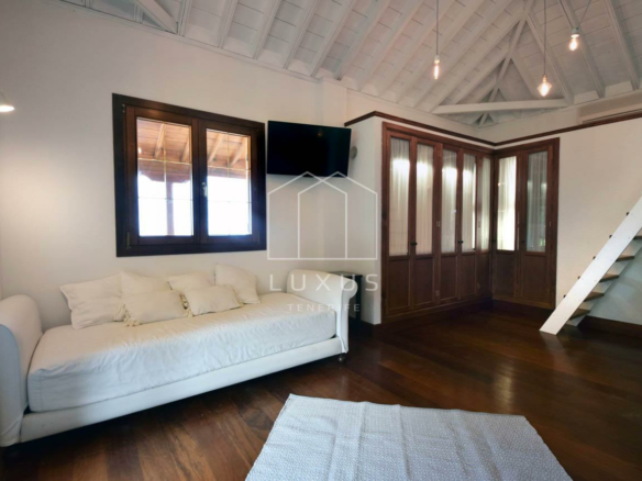 4-bedroom Villa In Puerto De La Cruz, Spain (350 M²)