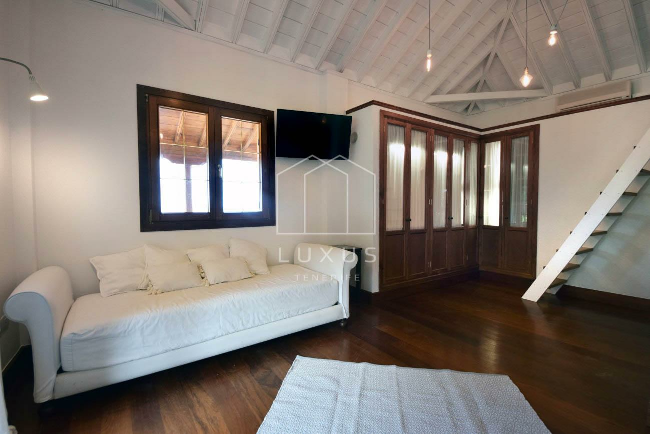 4-bedroom Villa In Puerto De La Cruz, Spain (350 M²)