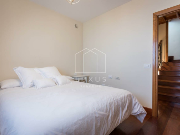 4-bedroom Villa In Puerto De La Cruz, Spain (350 M²)