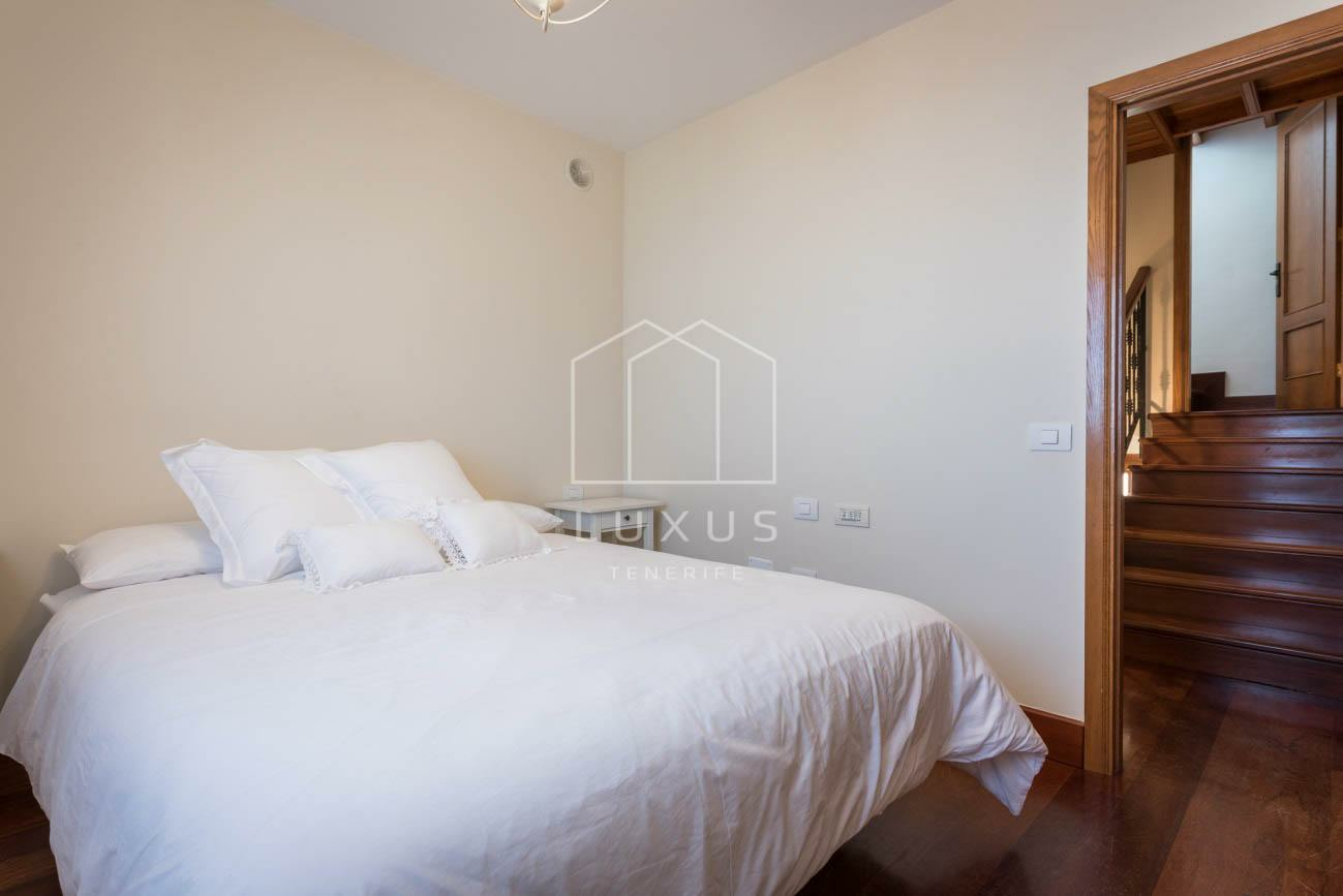 4-bedroom Villa In Puerto De La Cruz, Spain (350 M²)