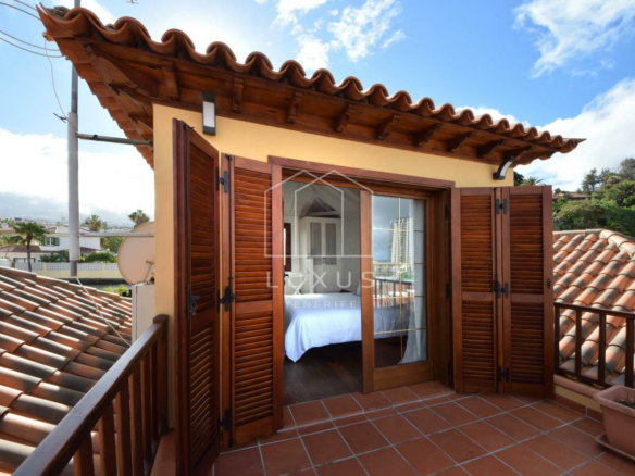 4-bedroom Villa In Puerto De La Cruz, Spain (350 M²)