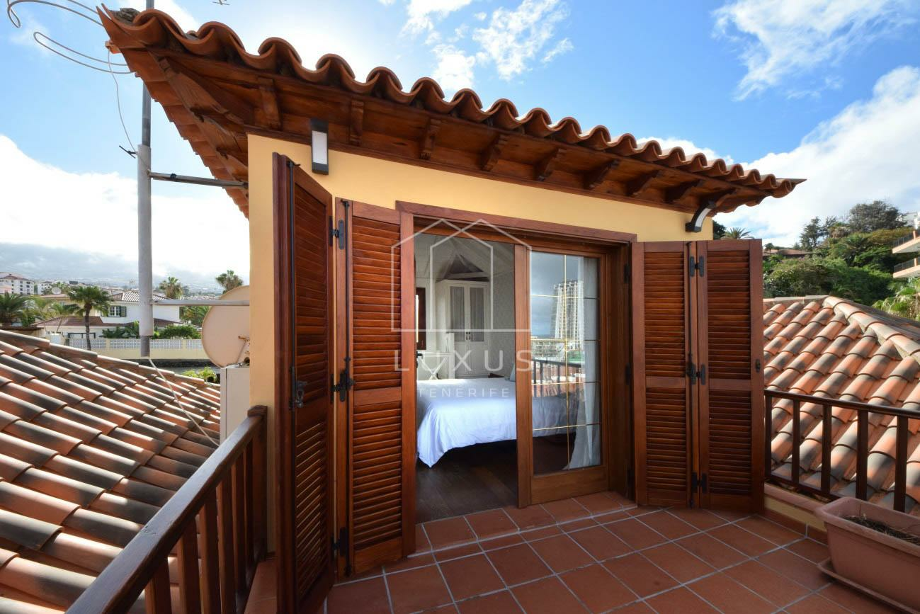 4-bedroom Villa In Puerto De La Cruz, Spain (350 M²)