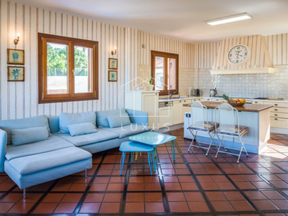 4-bedroom Villa In Puerto De La Cruz, Spain (350 M²)