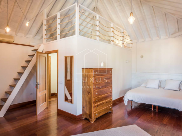 4-bedroom Villa In Puerto De La Cruz, Spain (350 M²)
