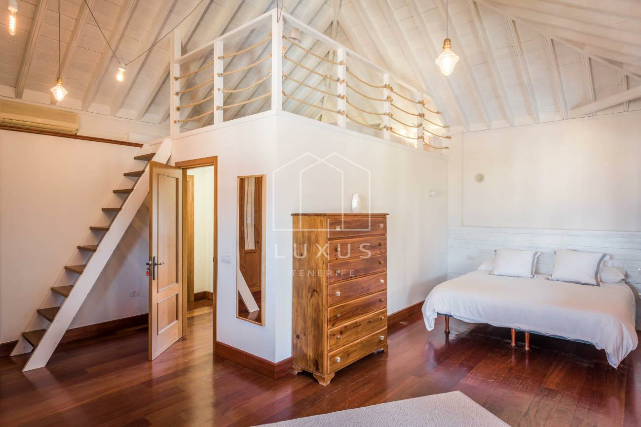 4-bedroom Villa In Puerto De La Cruz, Spain (350 M²)