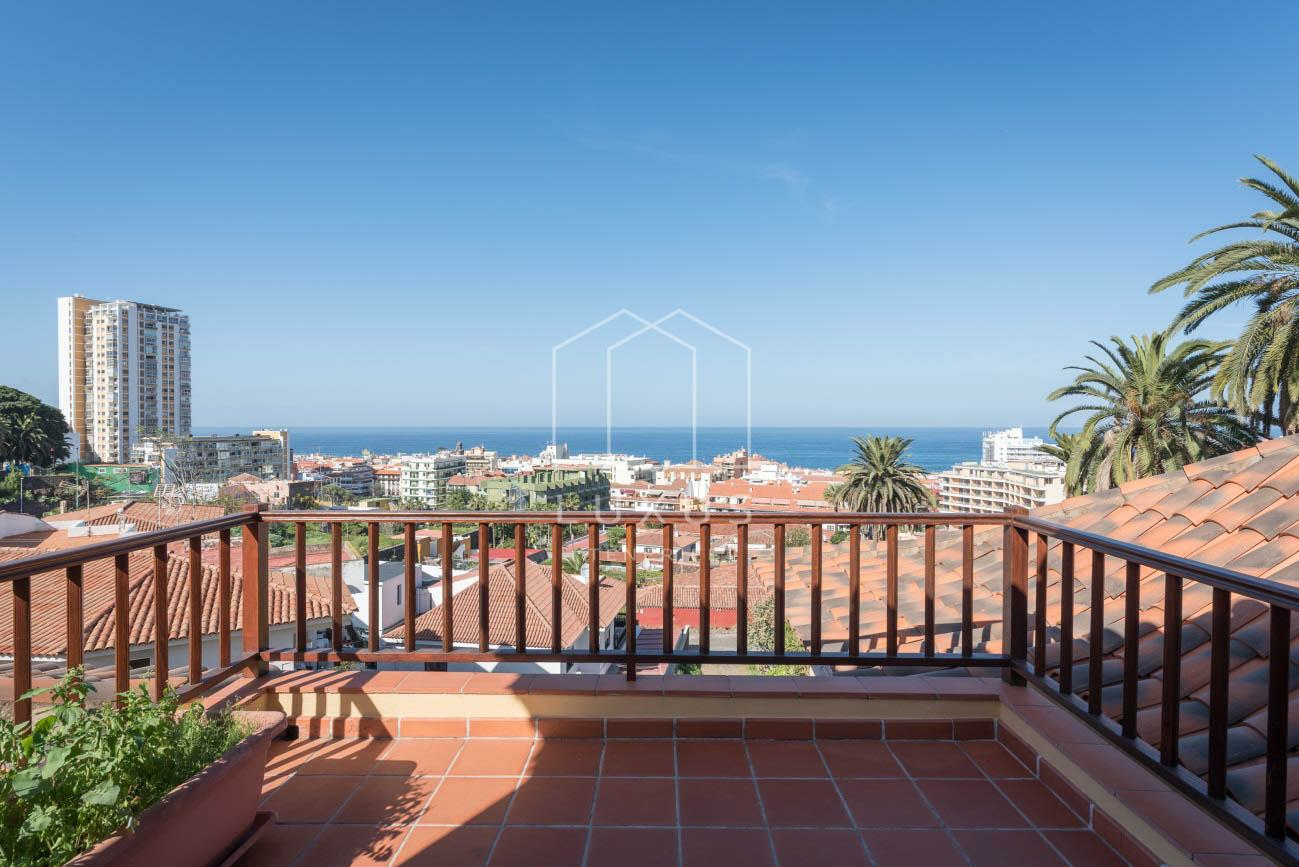 4-bedroom Villa In Puerto De La Cruz, Spain (350 M²)