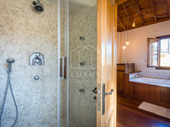 4-bedroom Villa In Puerto De La Cruz, Spain (350 M²)