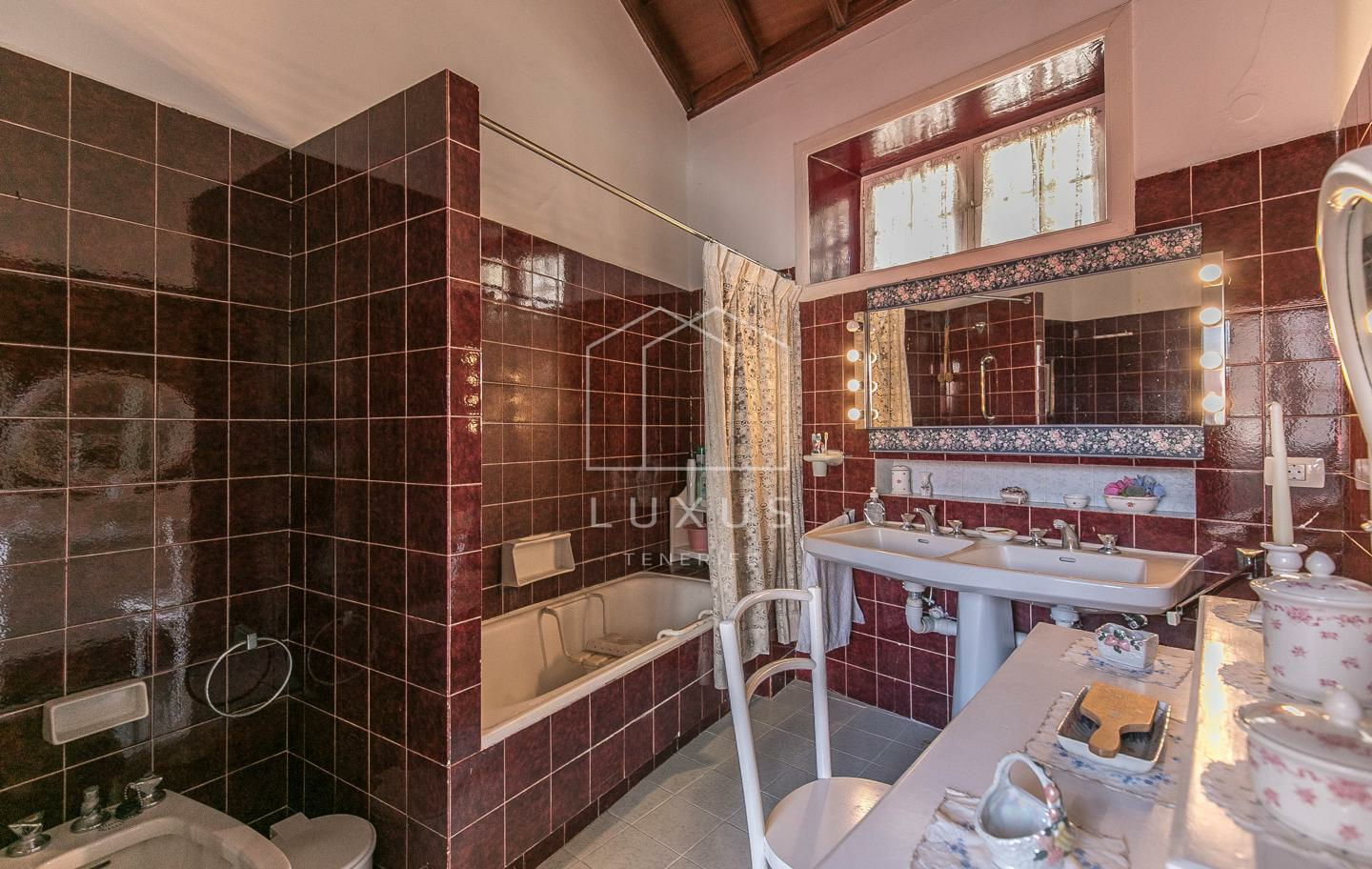 8-bedroom Villa In La Orotava, Spain (725 M²)