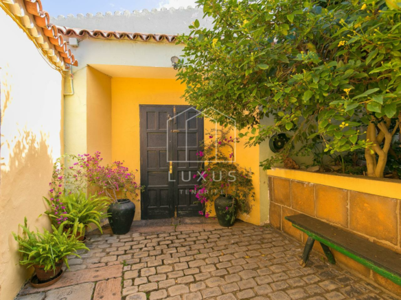 8-bedroom Villa In La Orotava, Spain (725 M²)