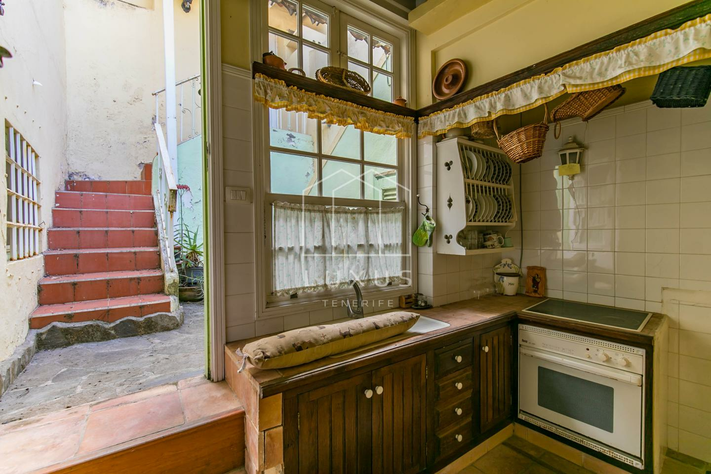 8-bedroom Villa In La Orotava, Spain (725 M²)