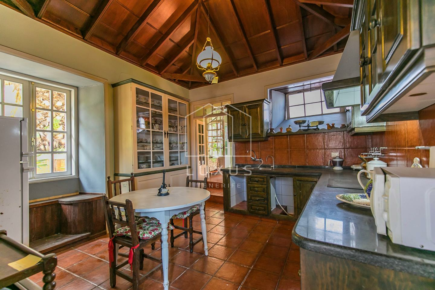 8-bedroom Villa In La Orotava, Spain (725 M²)