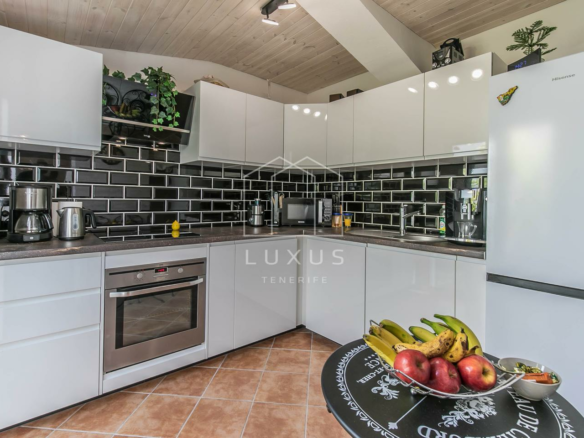2-bedroom Flat In Puerto De La Cruz, Spain (108 M²)