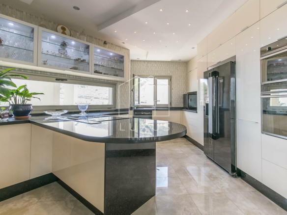 4-bedroom Villa In El Sauzal, Spain (234 M²)