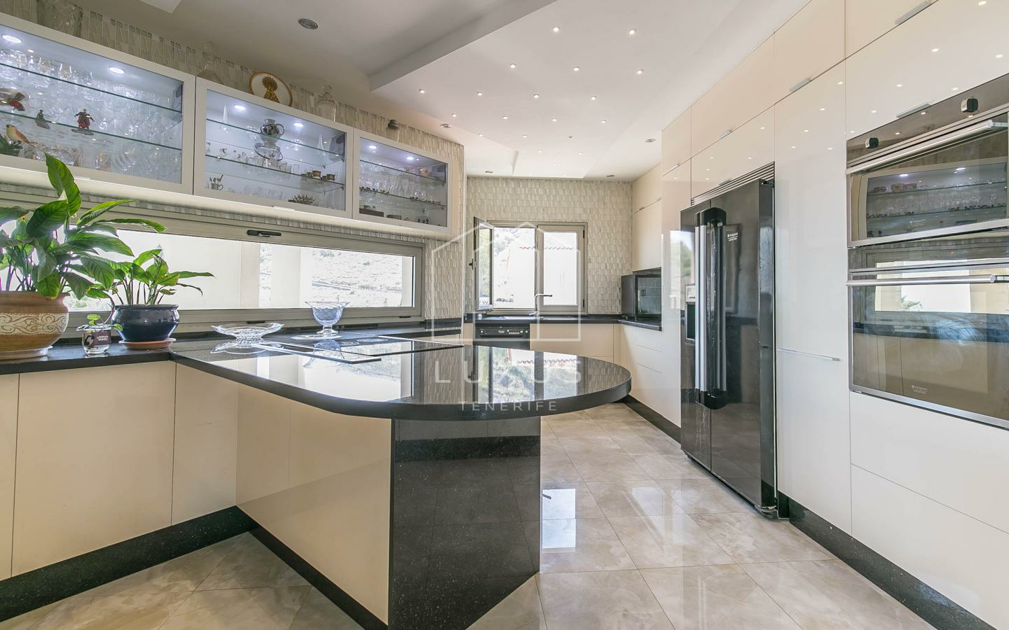 4-bedroom Villa In El Sauzal, Spain (234 M²)