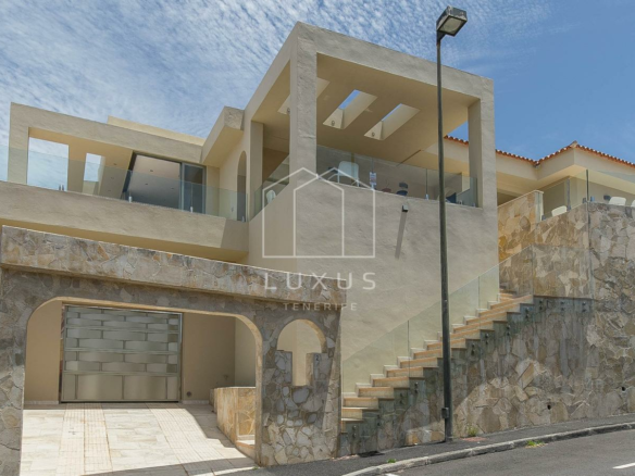 4-bedroom Villa In El Sauzal, Spain (234 M²)