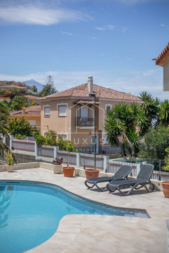 4-bedroom Villa In El Sauzal, Spain (234 M²)
